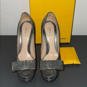 Fendi leather bow accent pumps